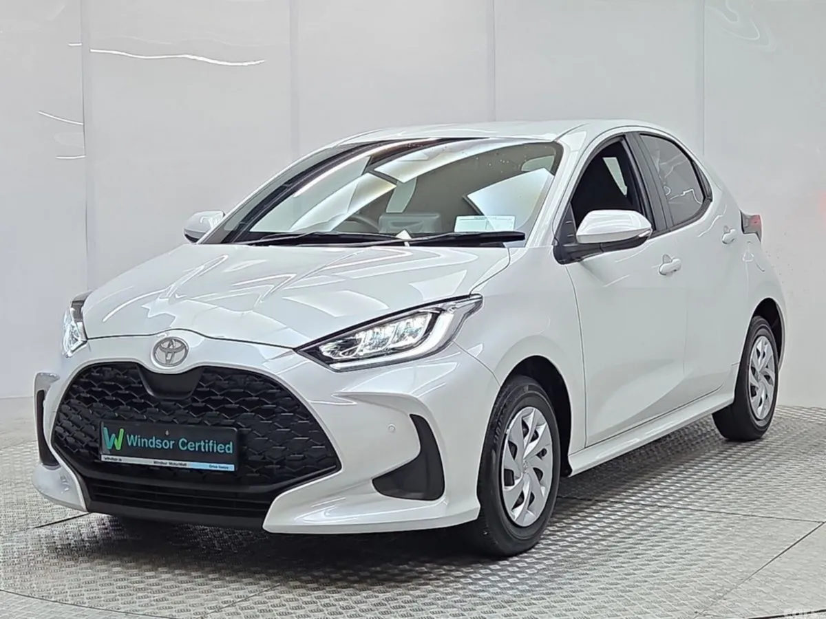 Toyota Yaris Hatchback, Petrol, 2024, White