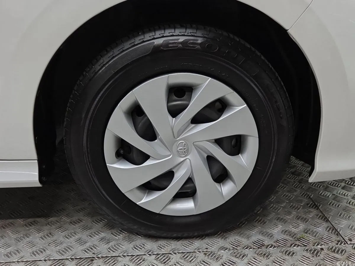 Toyota Yaris Hatchback, Petrol, 2024, White
