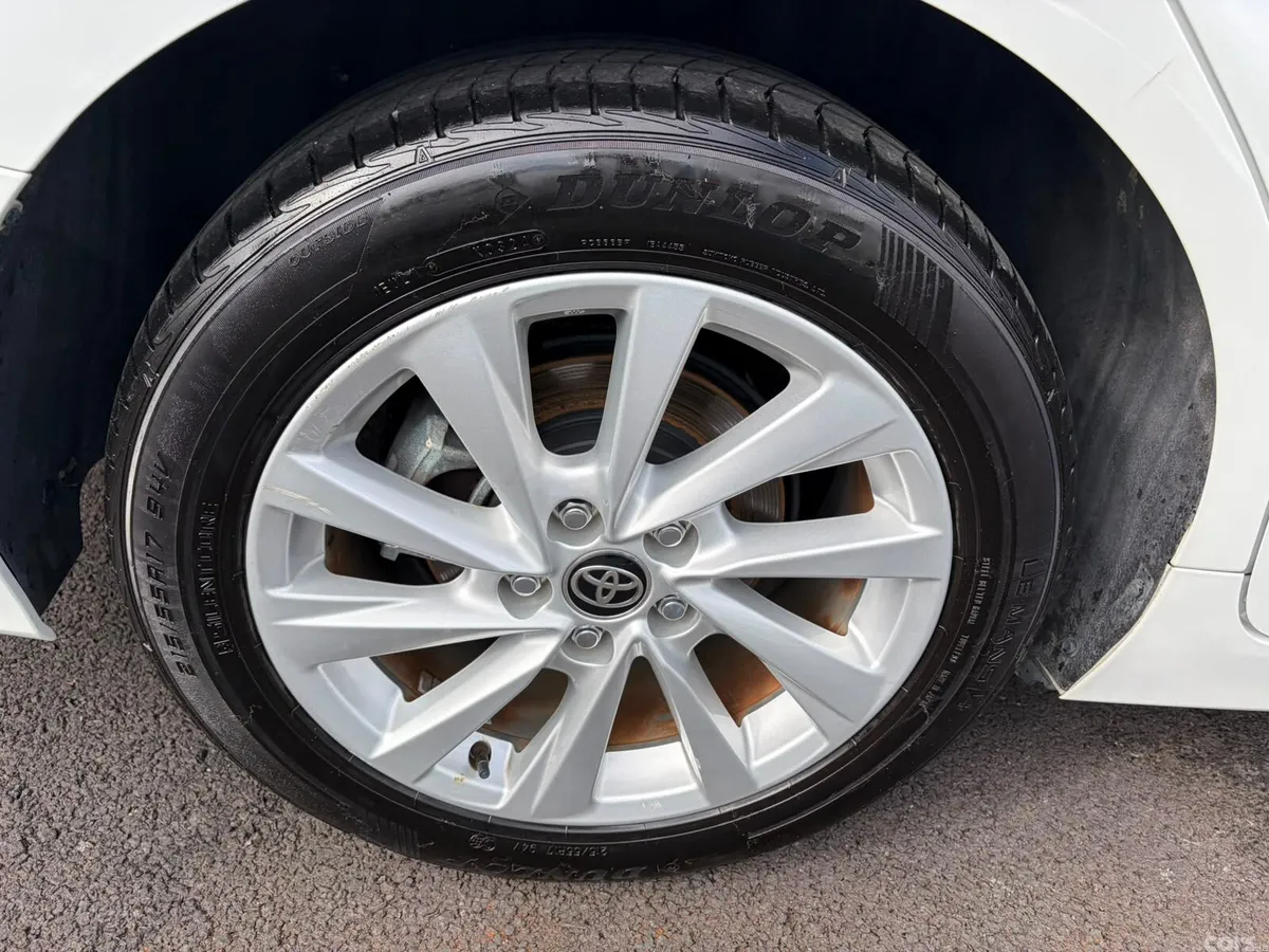 Toyota Camry Saloon, Petrol Hybrid, 2021, White