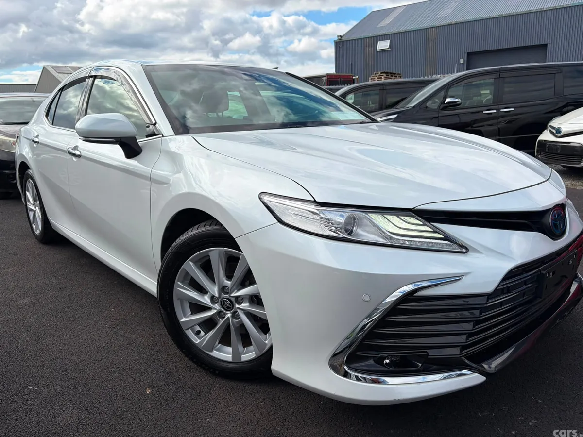Toyota Camry Saloon, Petrol Hybrid, 2021, White