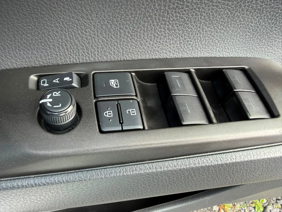 Toyota Camry Saloon, Petrol Hybrid, 2021, White