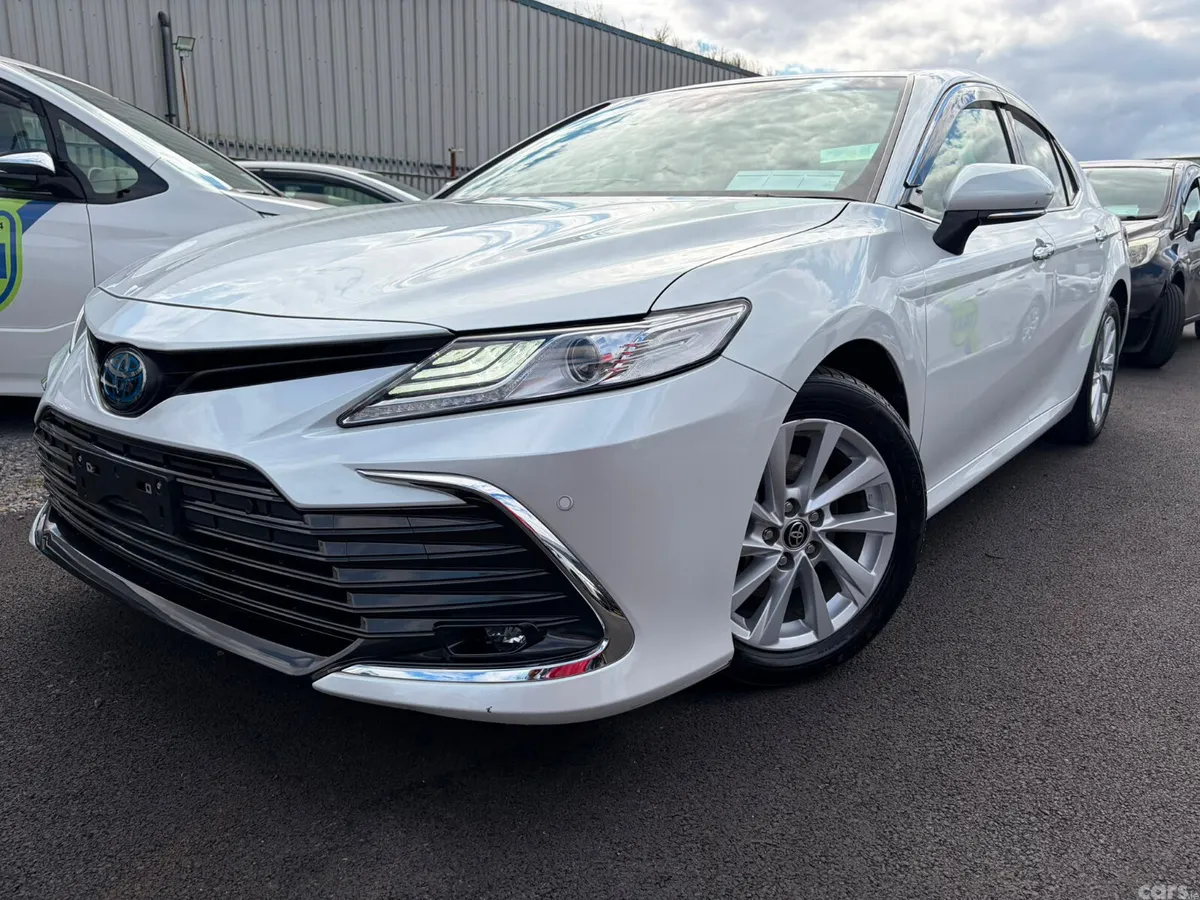 Toyota Camry Saloon, Petrol Hybrid, 2021, White