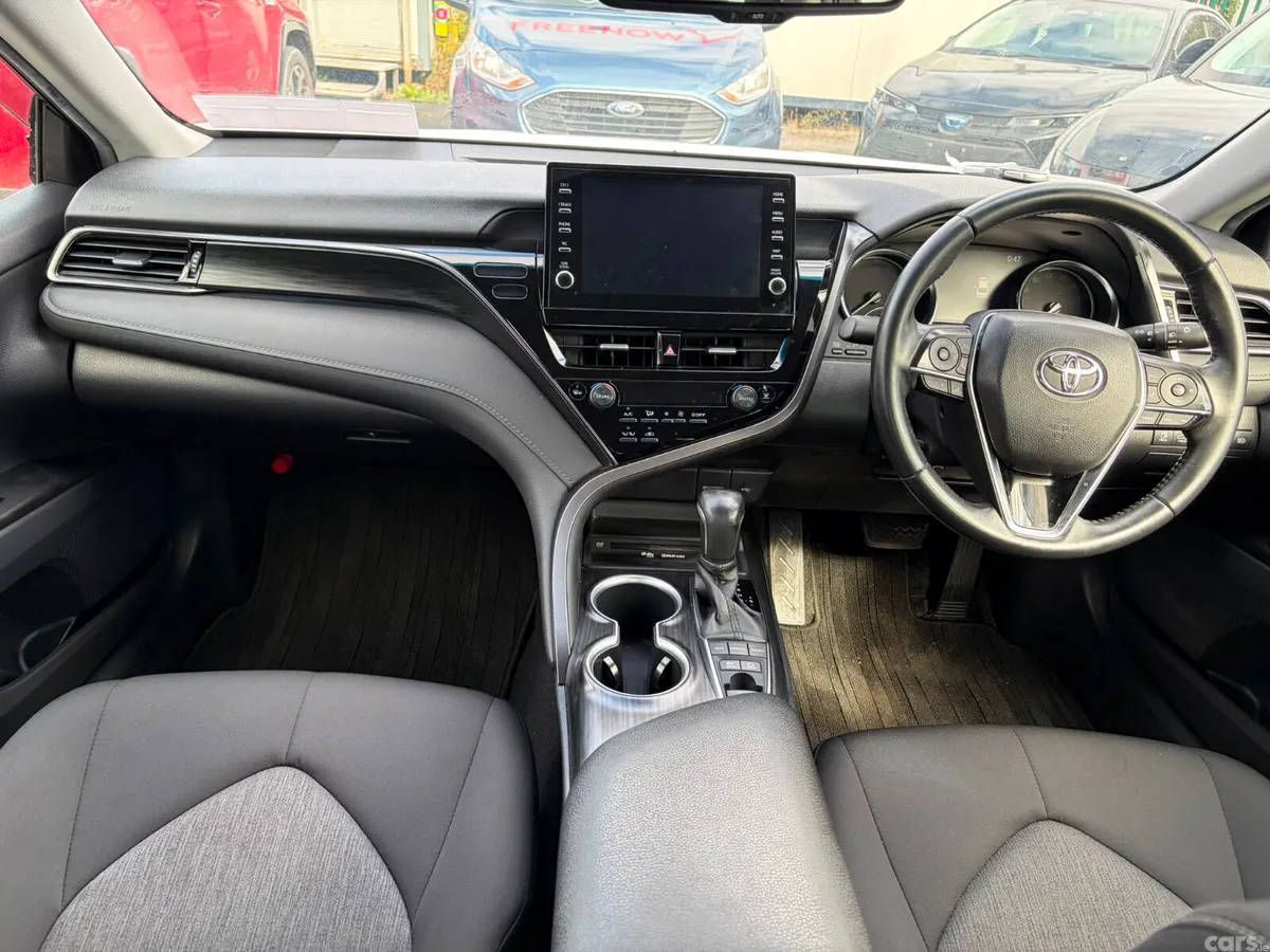 Toyota Camry Saloon, Petrol Hybrid, 2021, White