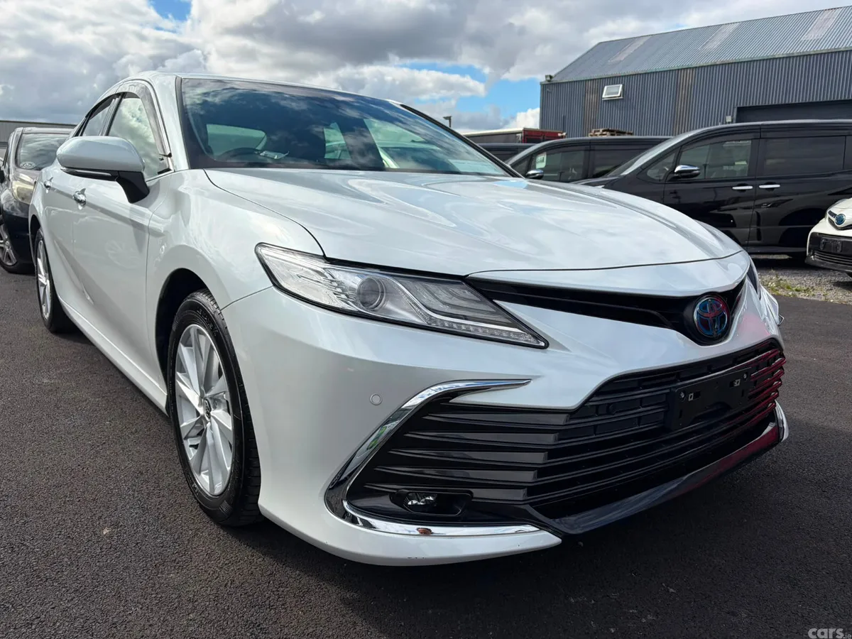 Toyota Camry Saloon, Petrol Hybrid, 2021, White