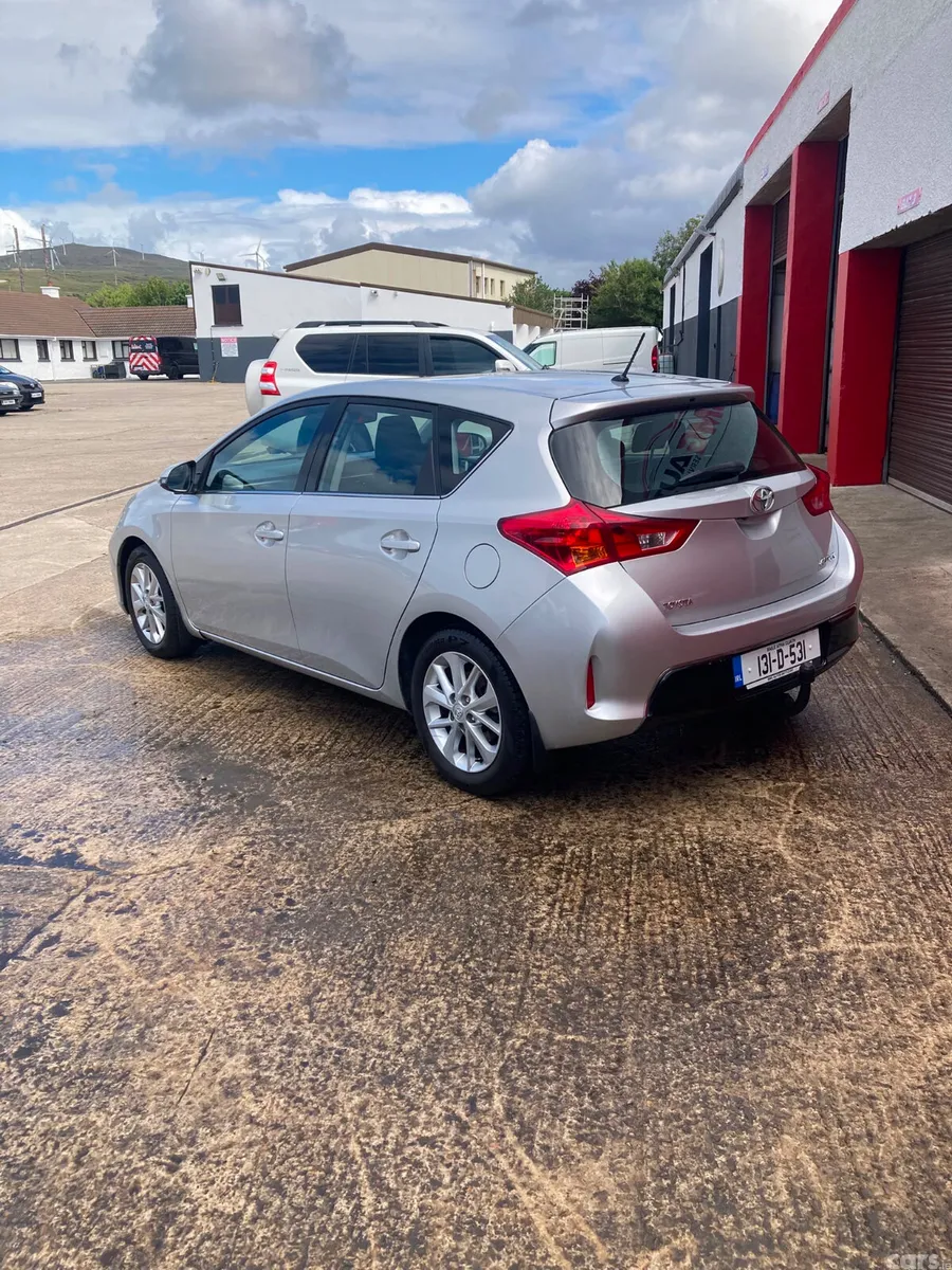 Toyota Auris Hatchback, Diesel, 2013, Silver