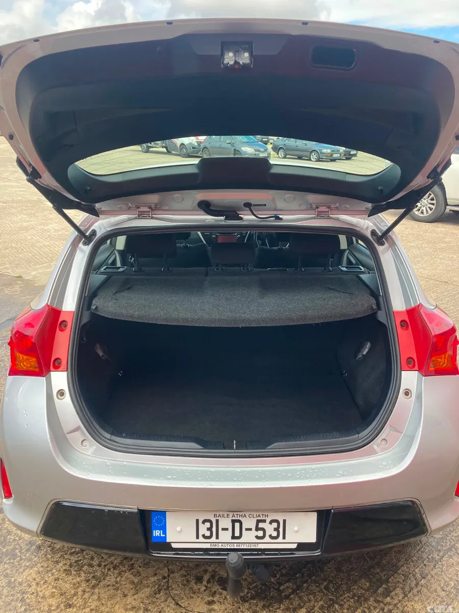 Toyota Auris Hatchback, Diesel, 2013, Silver