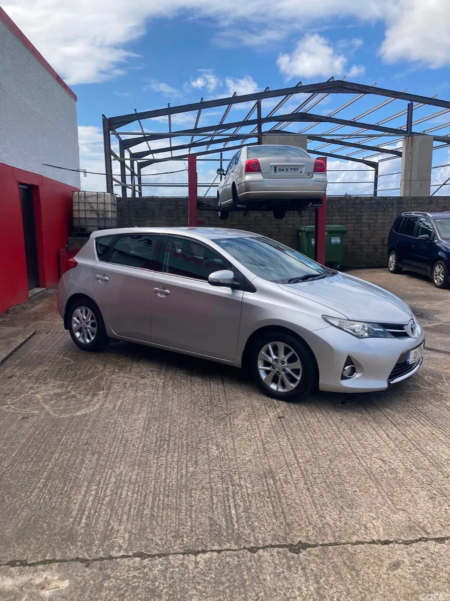 Toyota Auris Hatchback, Diesel, 2013, Silver