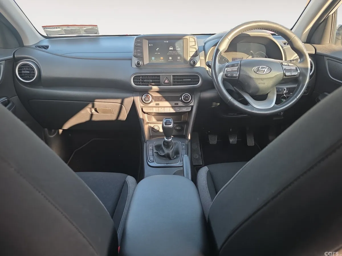 Hyundai KONA MPV, Petrol, 2019, White
