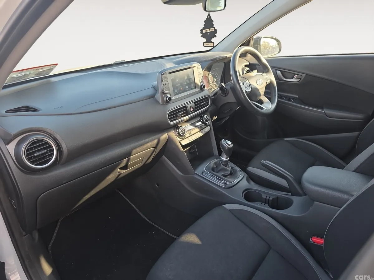 Hyundai KONA MPV, Petrol, 2019, White