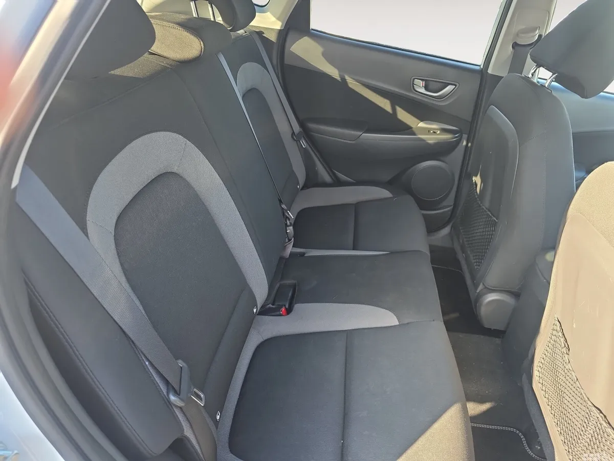 Hyundai KONA MPV, Petrol, 2019, White