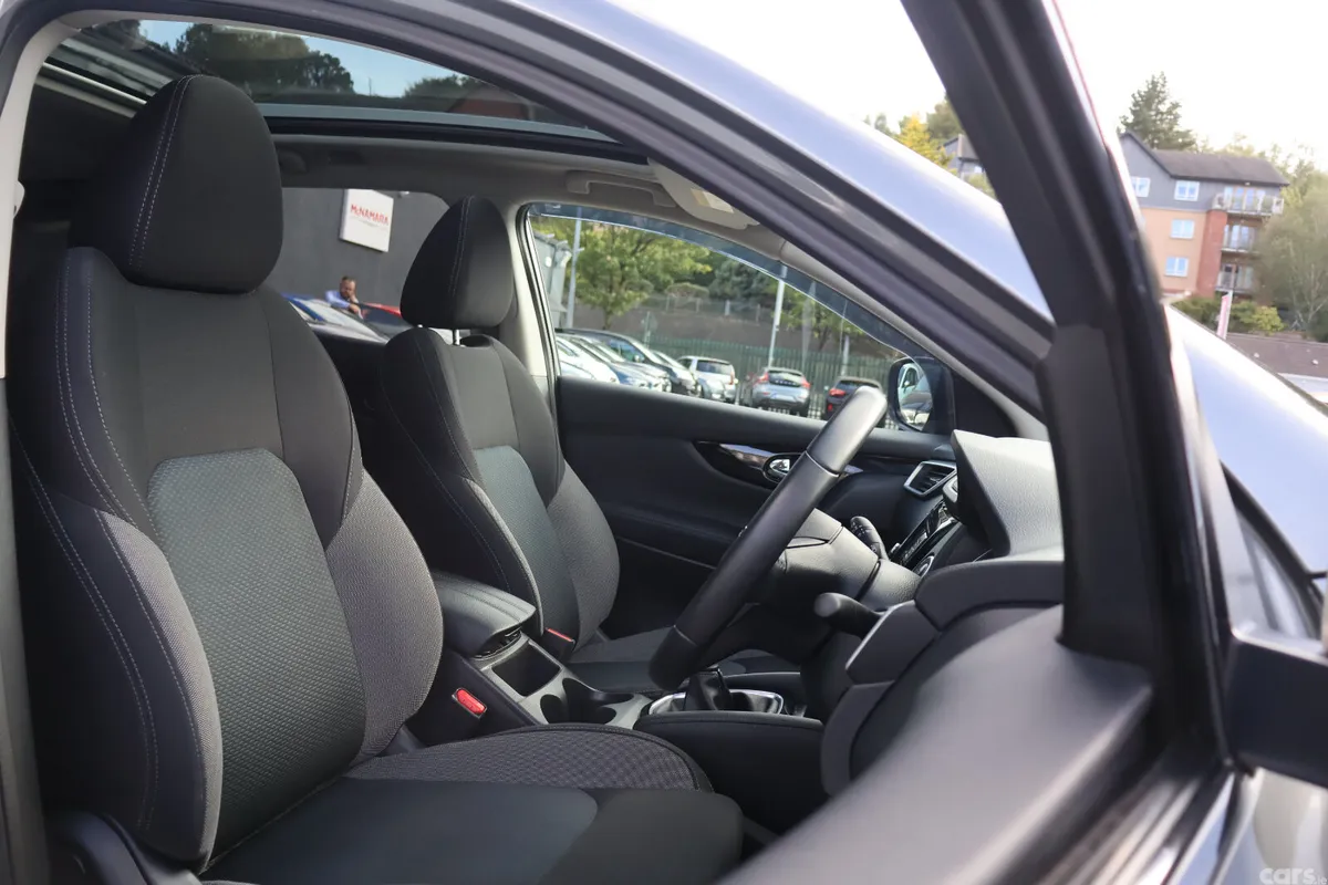 Nissan Qashqai MPV, Diesel, 2020, Grey