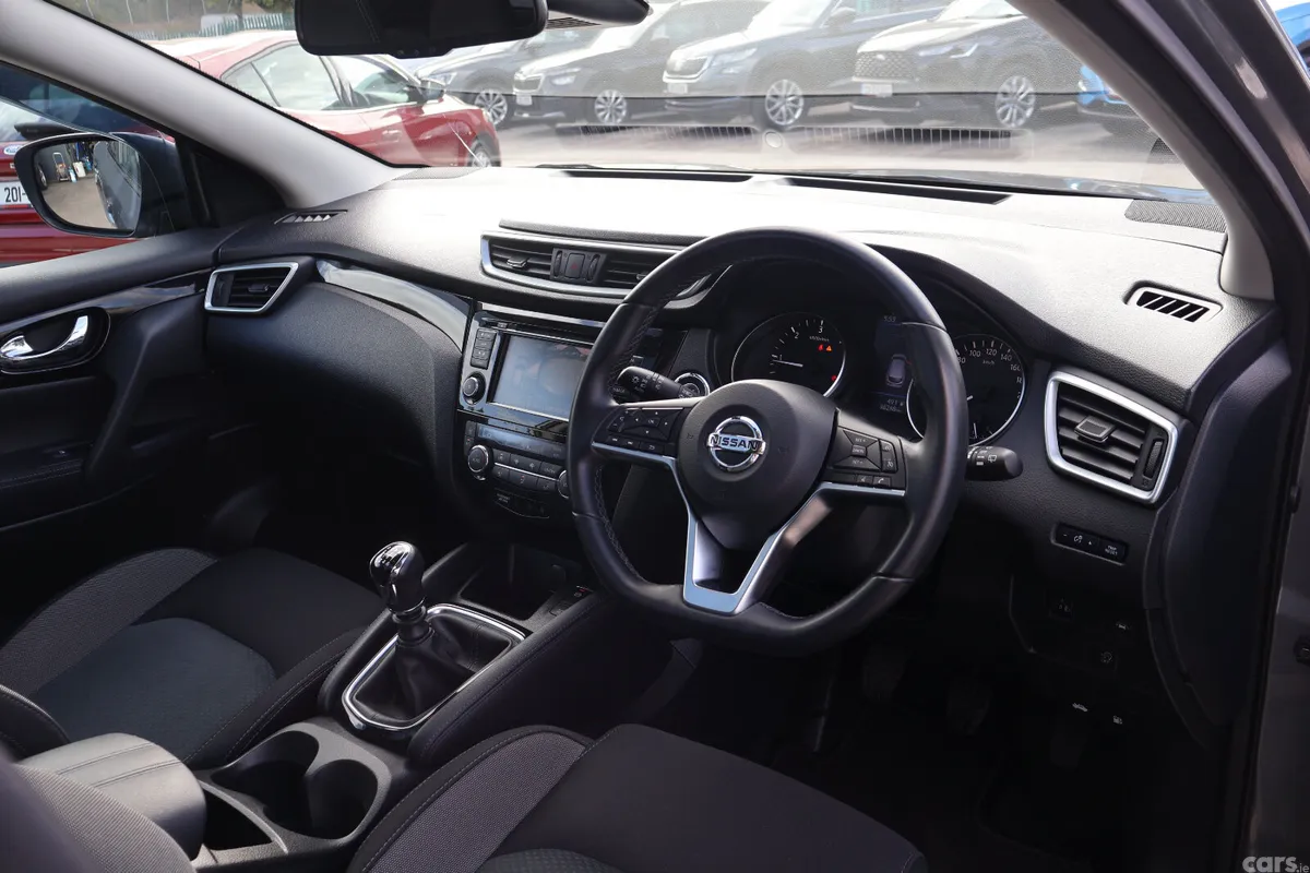 Nissan Qashqai MPV, Diesel, 2020, Grey