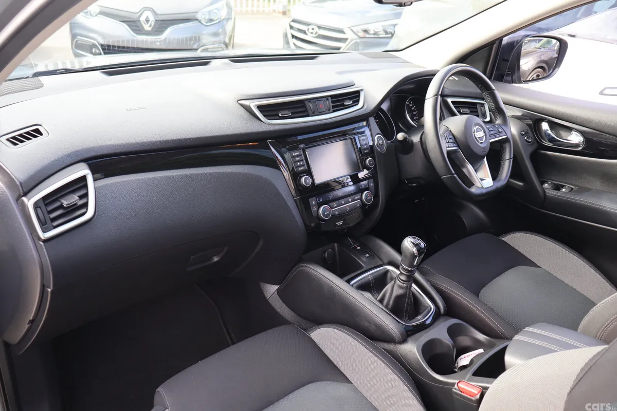 Nissan Qashqai MPV, Diesel, 2020, Grey