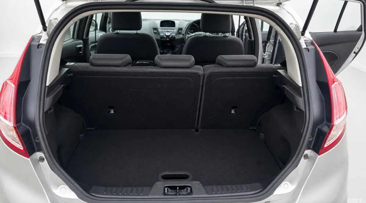 Ford Fiesta Hatchback, Petrol, 2016, Silver