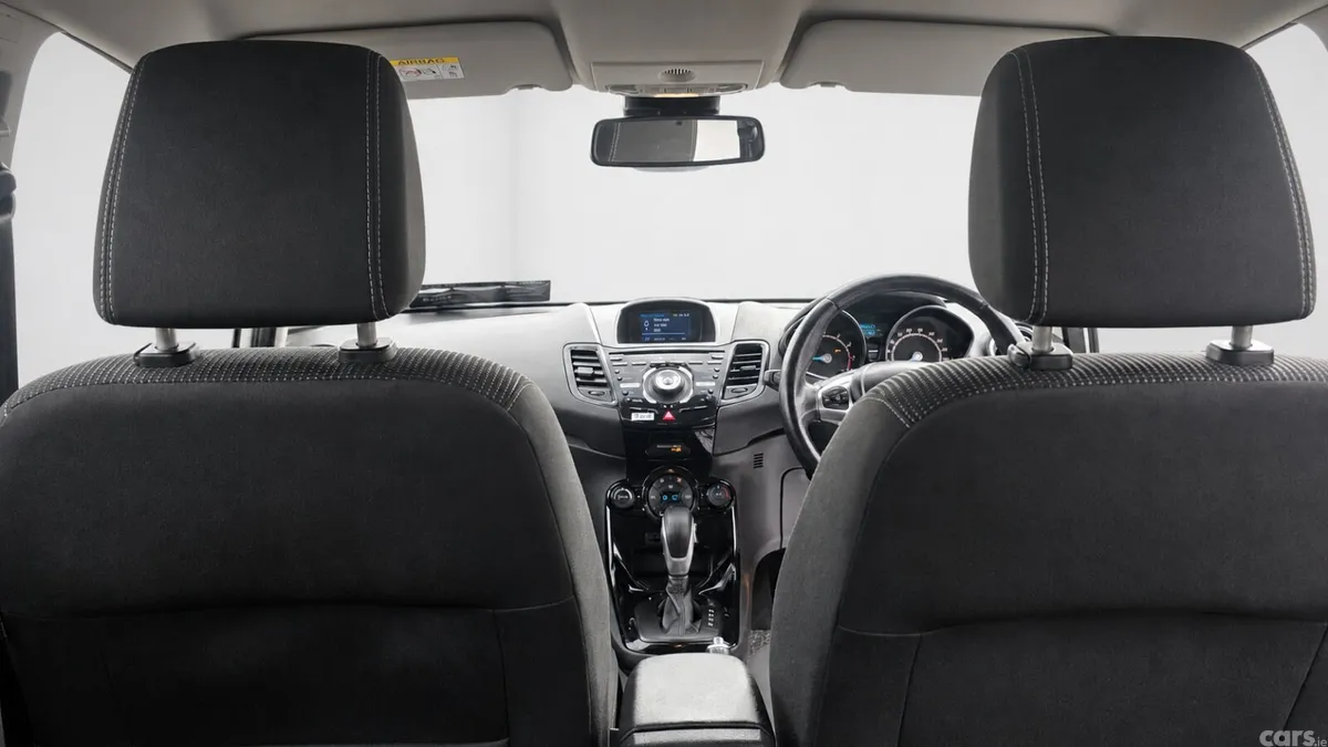 Ford Fiesta Hatchback, Petrol, 2016, Silver