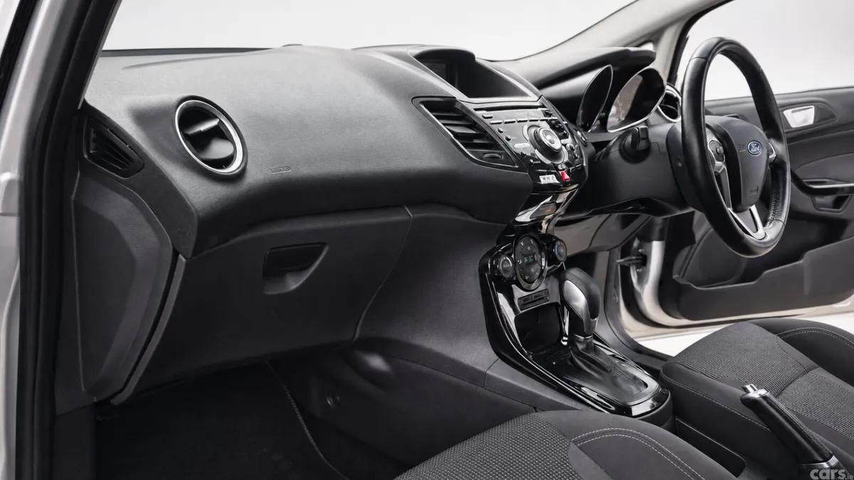 Ford Fiesta Hatchback, Petrol, 2016, Silver