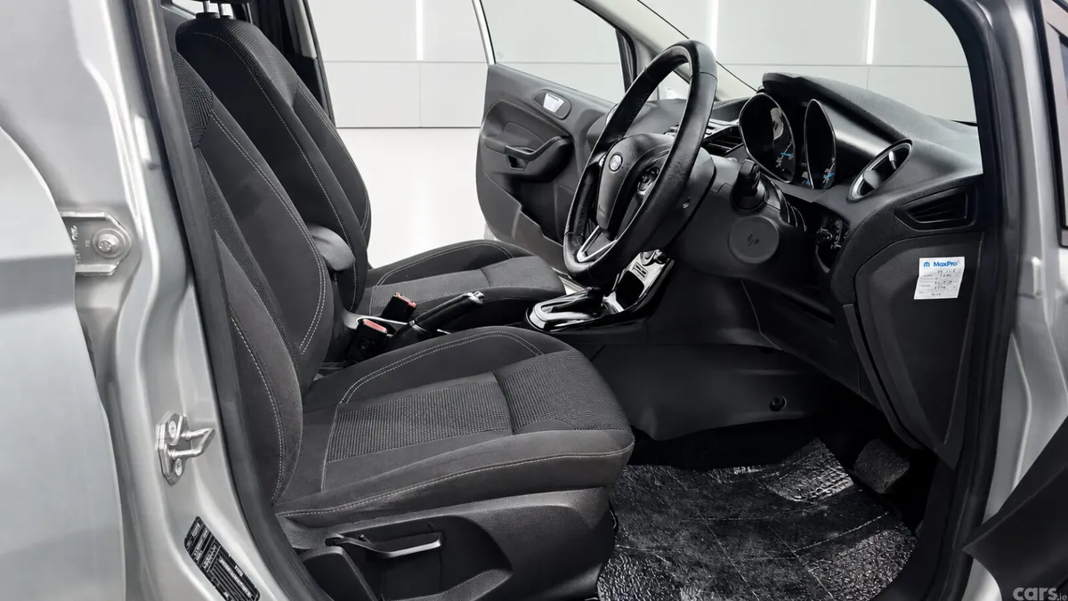 Ford Fiesta Hatchback, Petrol, 2016, Silver