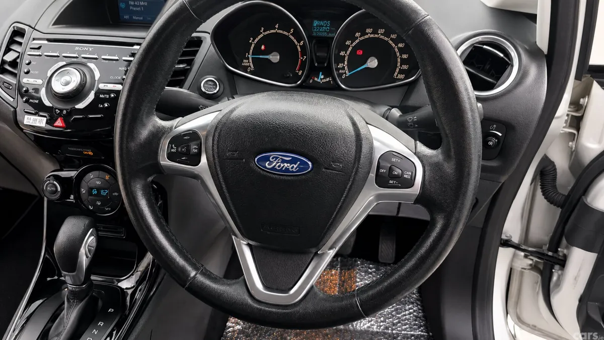 Ford Fiesta Hatchback, Petrol, 2016, Silver