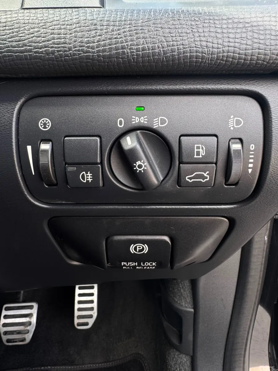 Volvo XC60 SUV, Diesel, 2013, Black