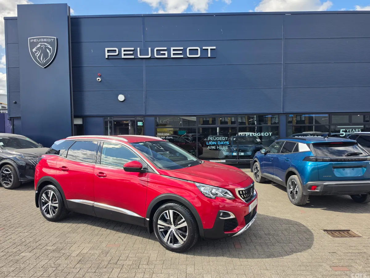 Peugeot 3008 MPV, Petrol, 2019, Red
