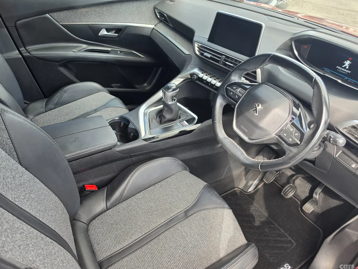 Peugeot 3008 MPV, Petrol, 2019, Red