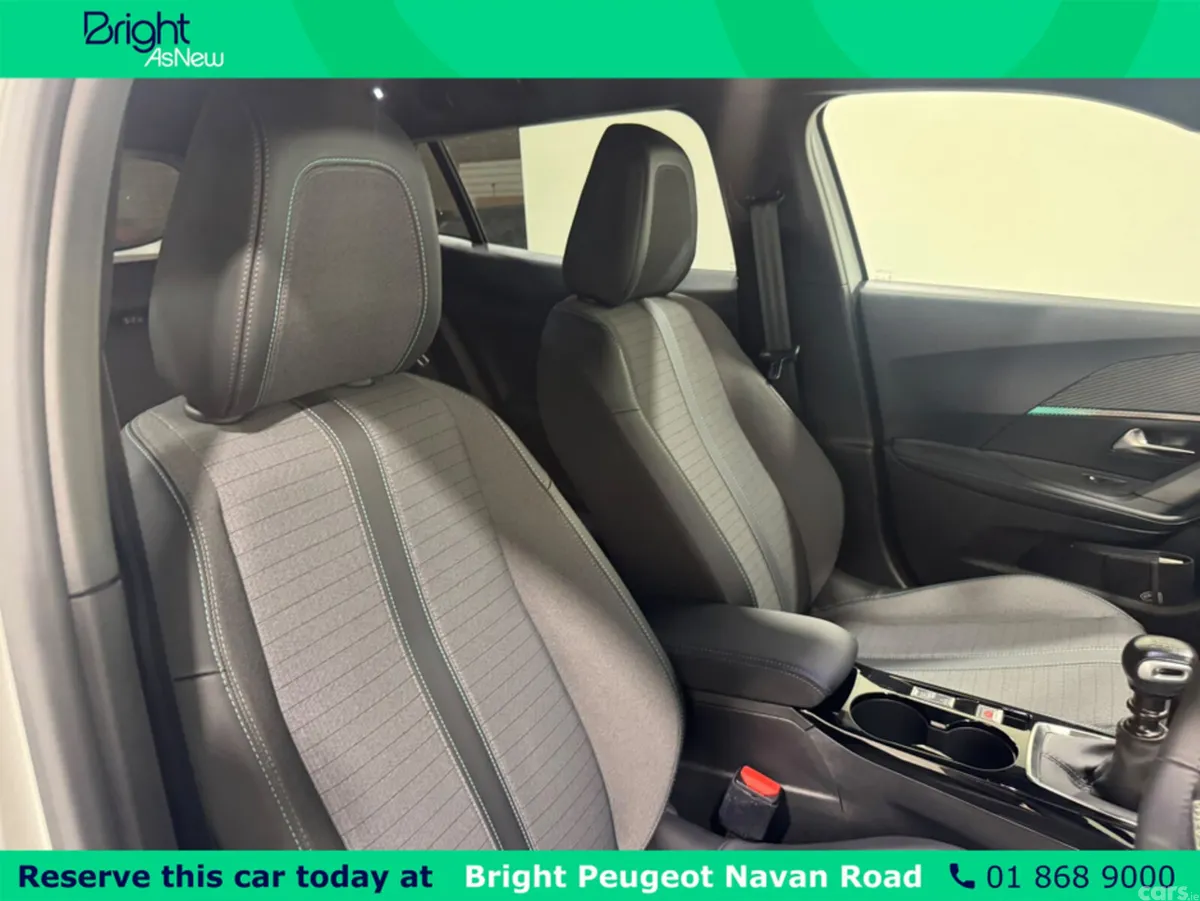 Peugeot 2008 MPV, Petrol, 2023, White