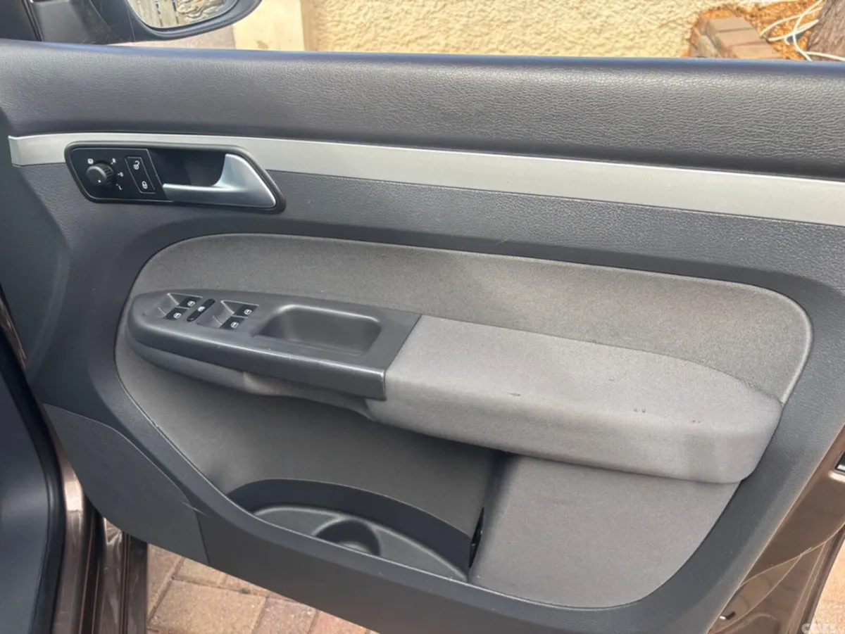 Volkswagen Touran MPV, Diesel, 2015, Brown