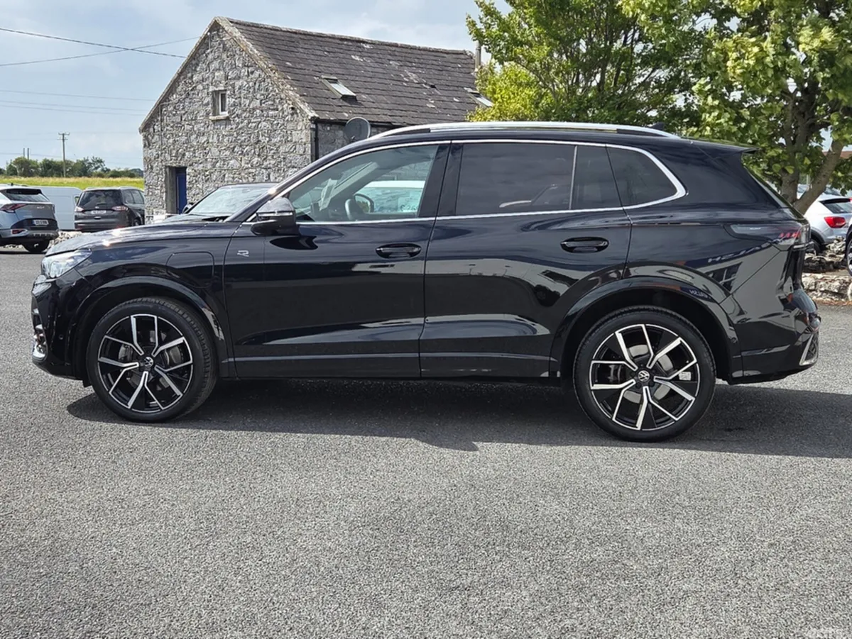 Volkswagen Tiguan Estate, Petrol Plug-in Hybrid, 2024, Black