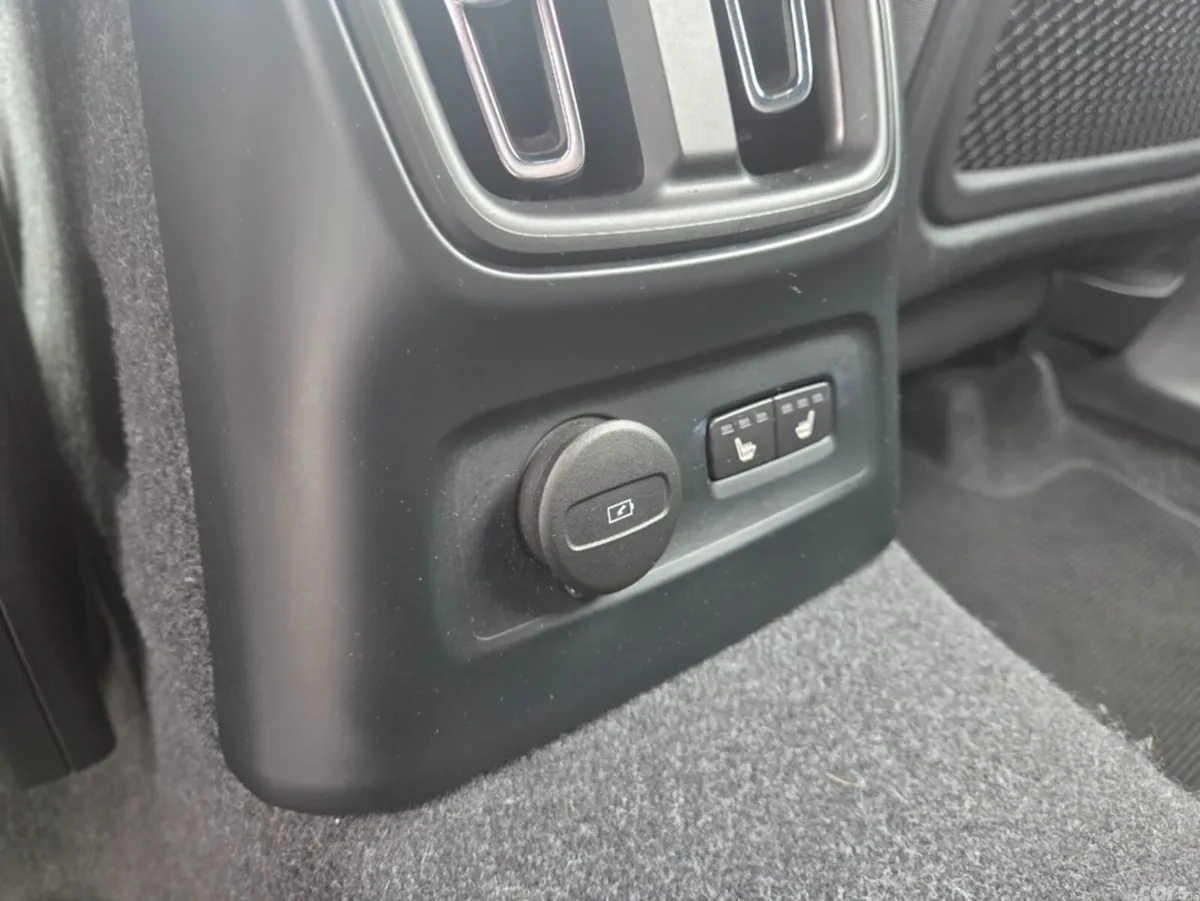 Volvo XC40 Estate, Petrol Hybrid, 2023, Black