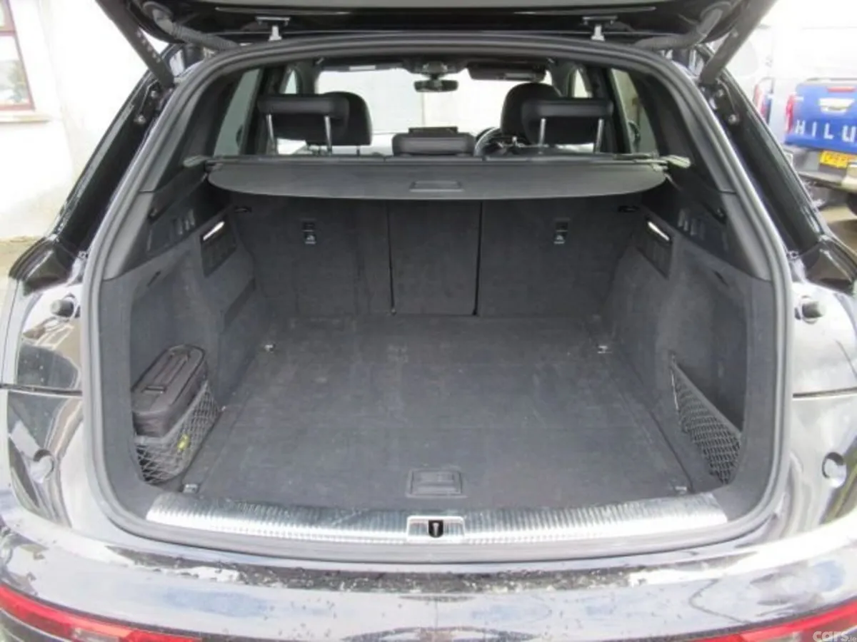 Audi Q5 SUV, Diesel Hybrid, 2023, Black