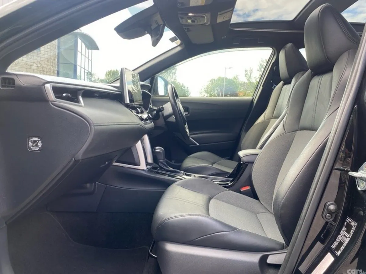 Toyota Corolla Cross SUV, Petrol Hybrid, 2024, Black