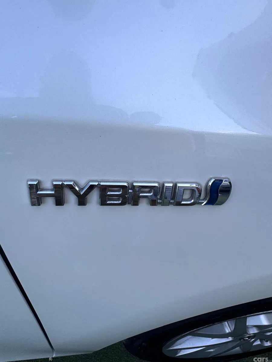 Toyota Prius MPV, Petrol Hybrid, 2015, White