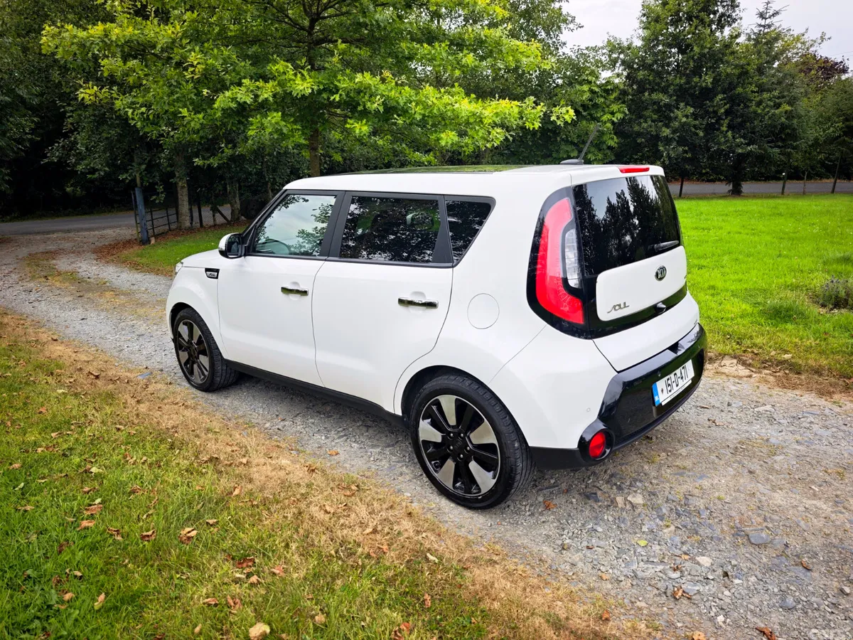 Kia Soul Hatchback, Diesel, 2015, White