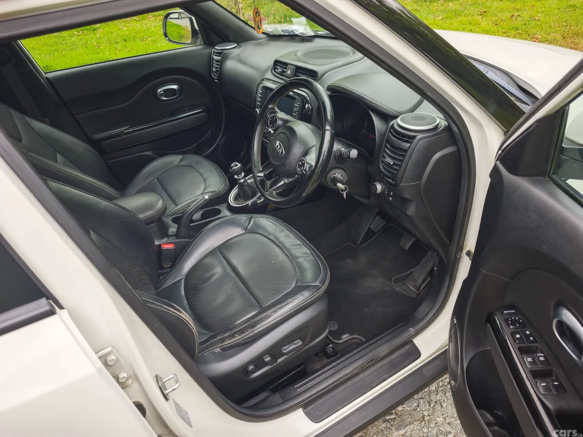 Kia Soul Hatchback, Diesel, 2015, White