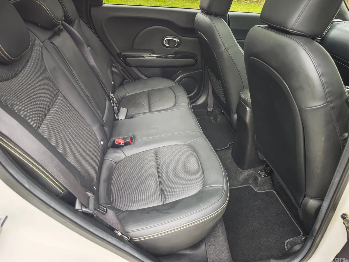 Kia Soul Hatchback, Diesel, 2015, White