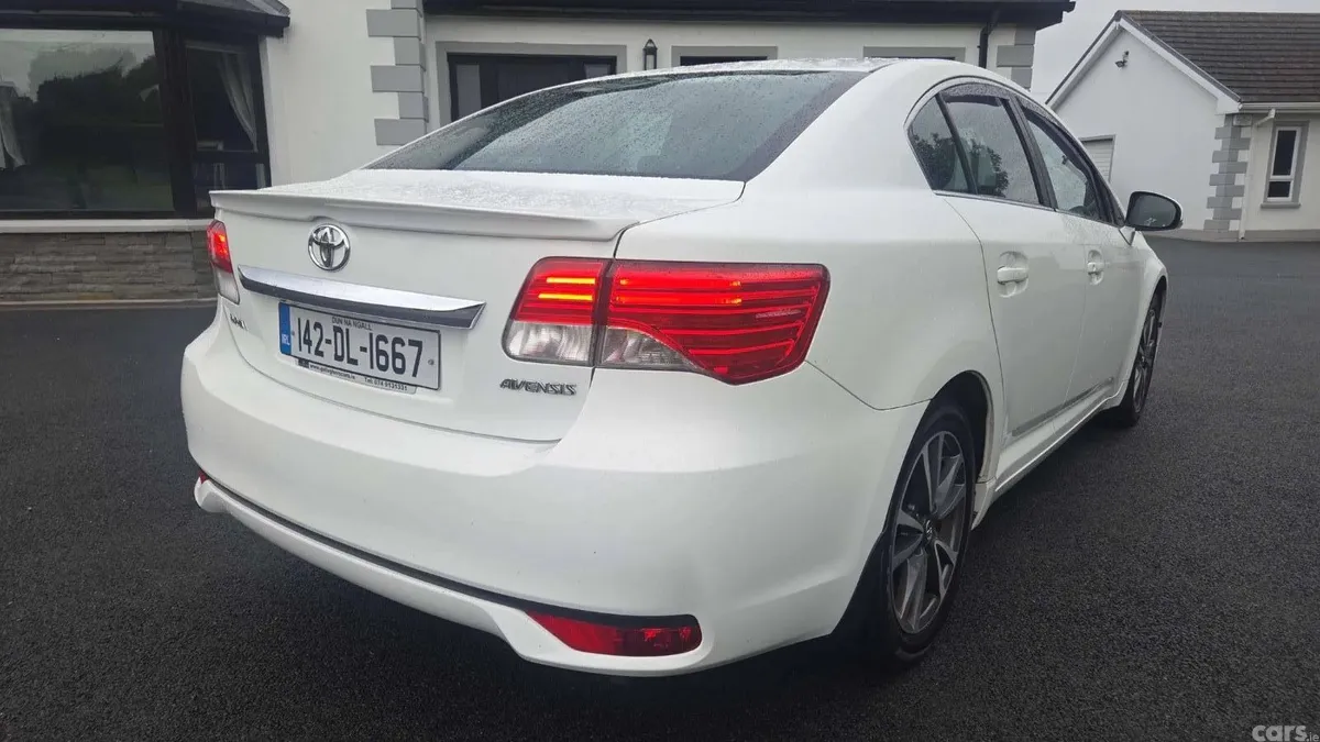 Toyota Avensis Saloon, Diesel, 2014, White