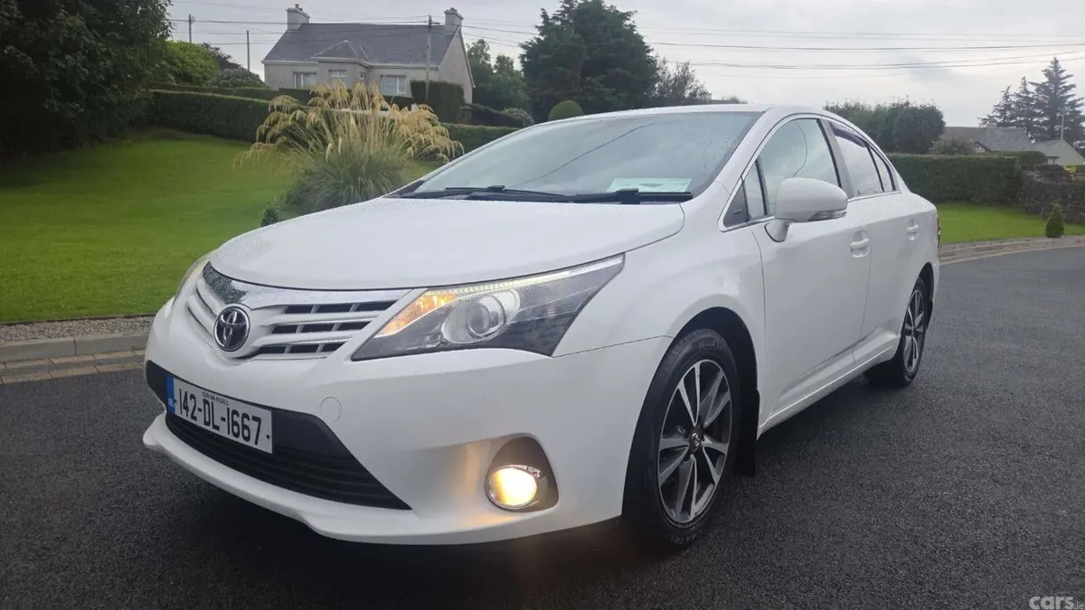 Toyota Avensis Saloon, Diesel, 2014, White