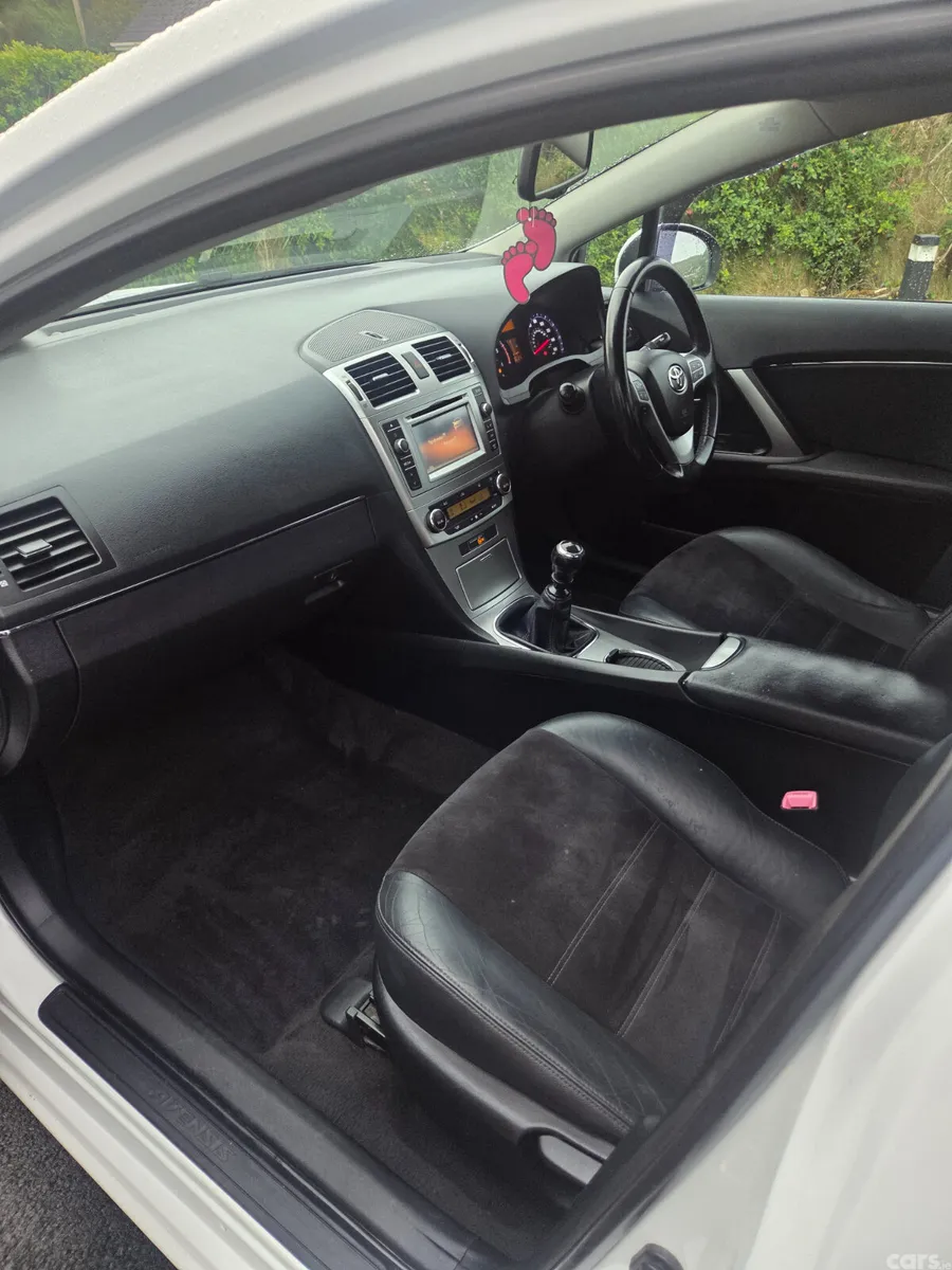 Toyota Avensis Saloon, Diesel, 2014, White