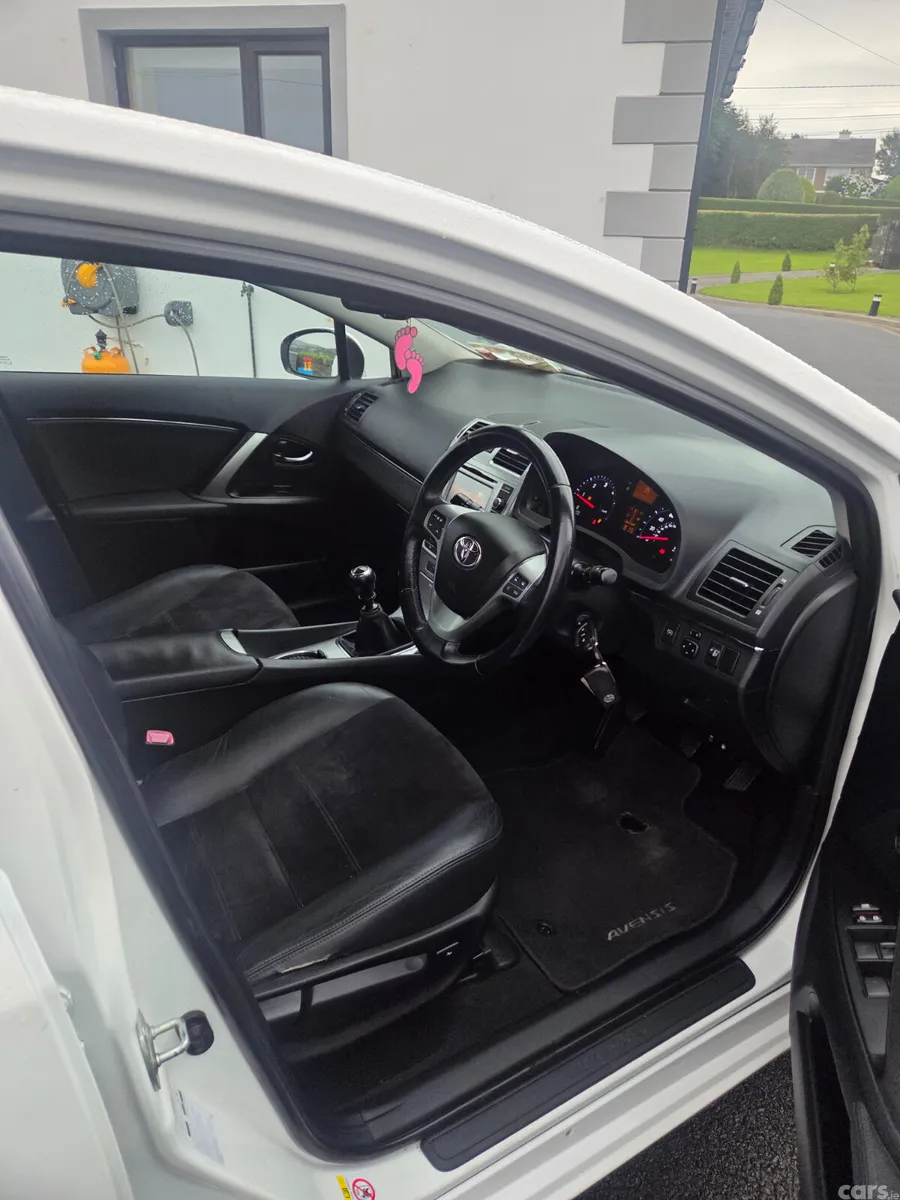 Toyota Avensis Saloon, Diesel, 2014, White