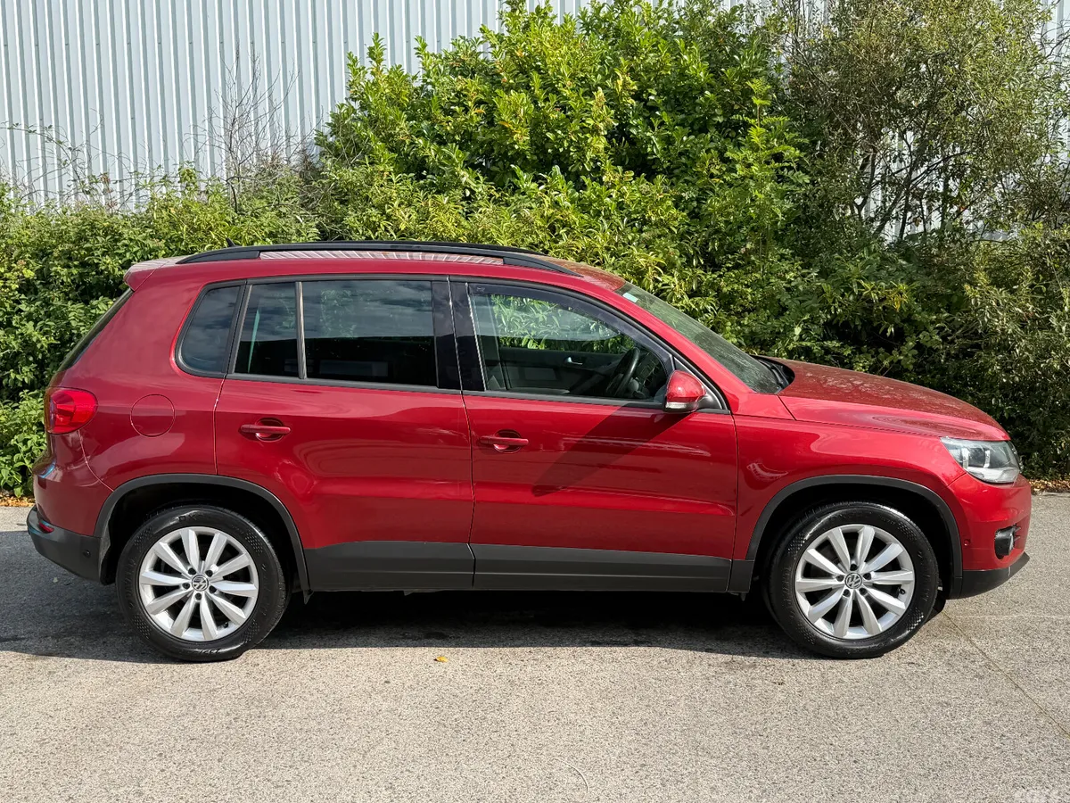 Volkswagen Tiguan SUV, Diesel, 2014, Red