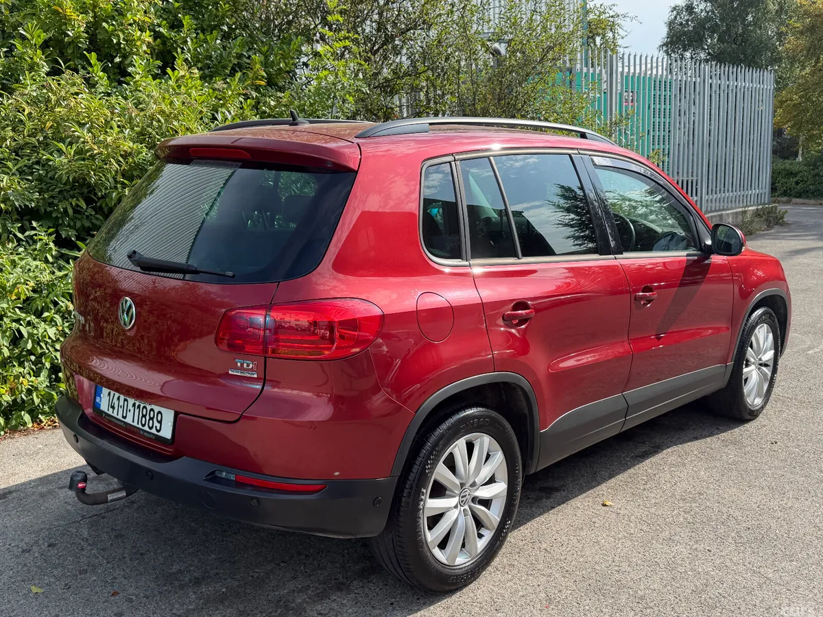 Volkswagen Tiguan SUV, Diesel, 2014, Red