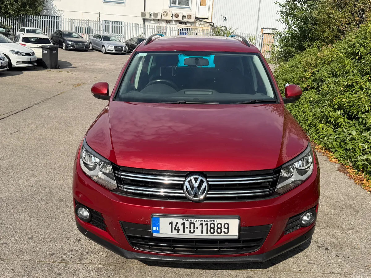 Volkswagen Tiguan SUV, Diesel, 2014, Red