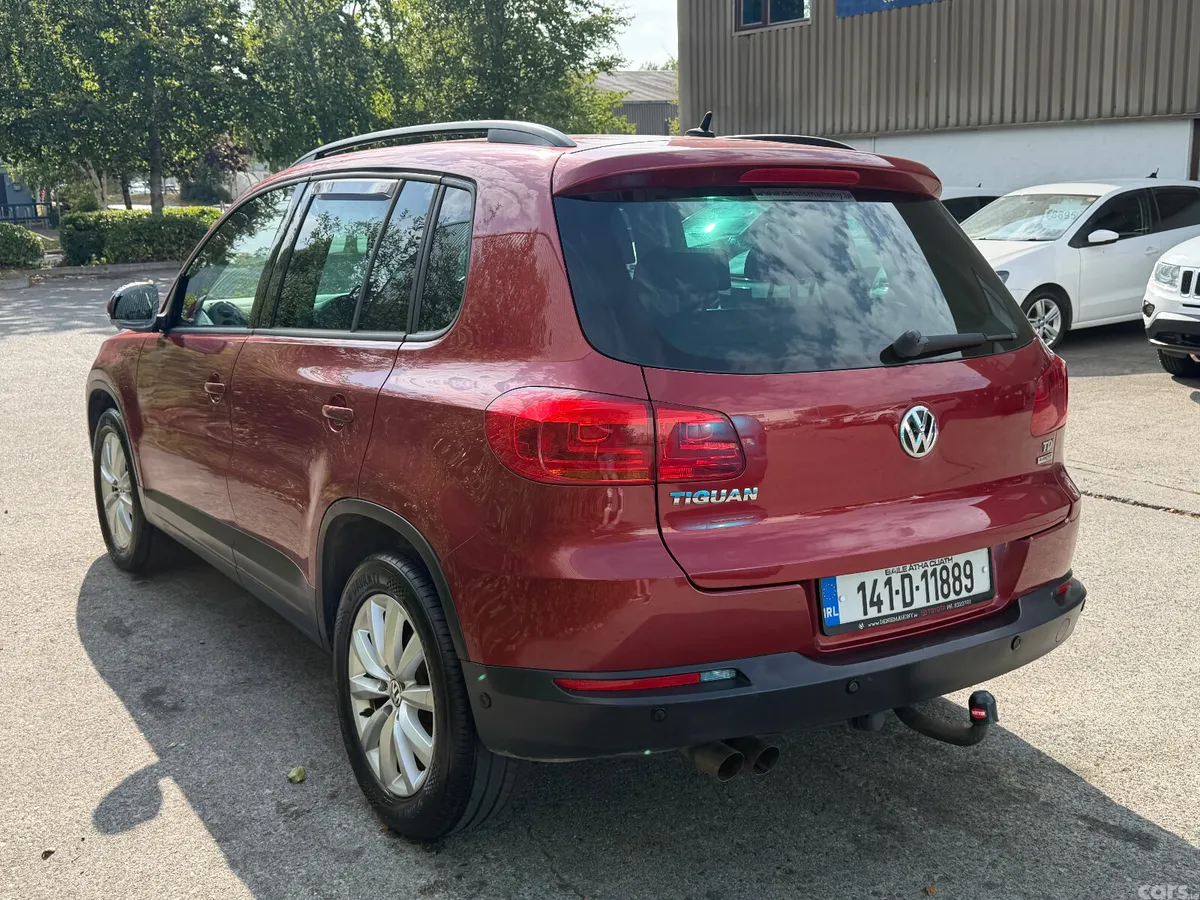 Volkswagen Tiguan SUV, Diesel, 2014, Red