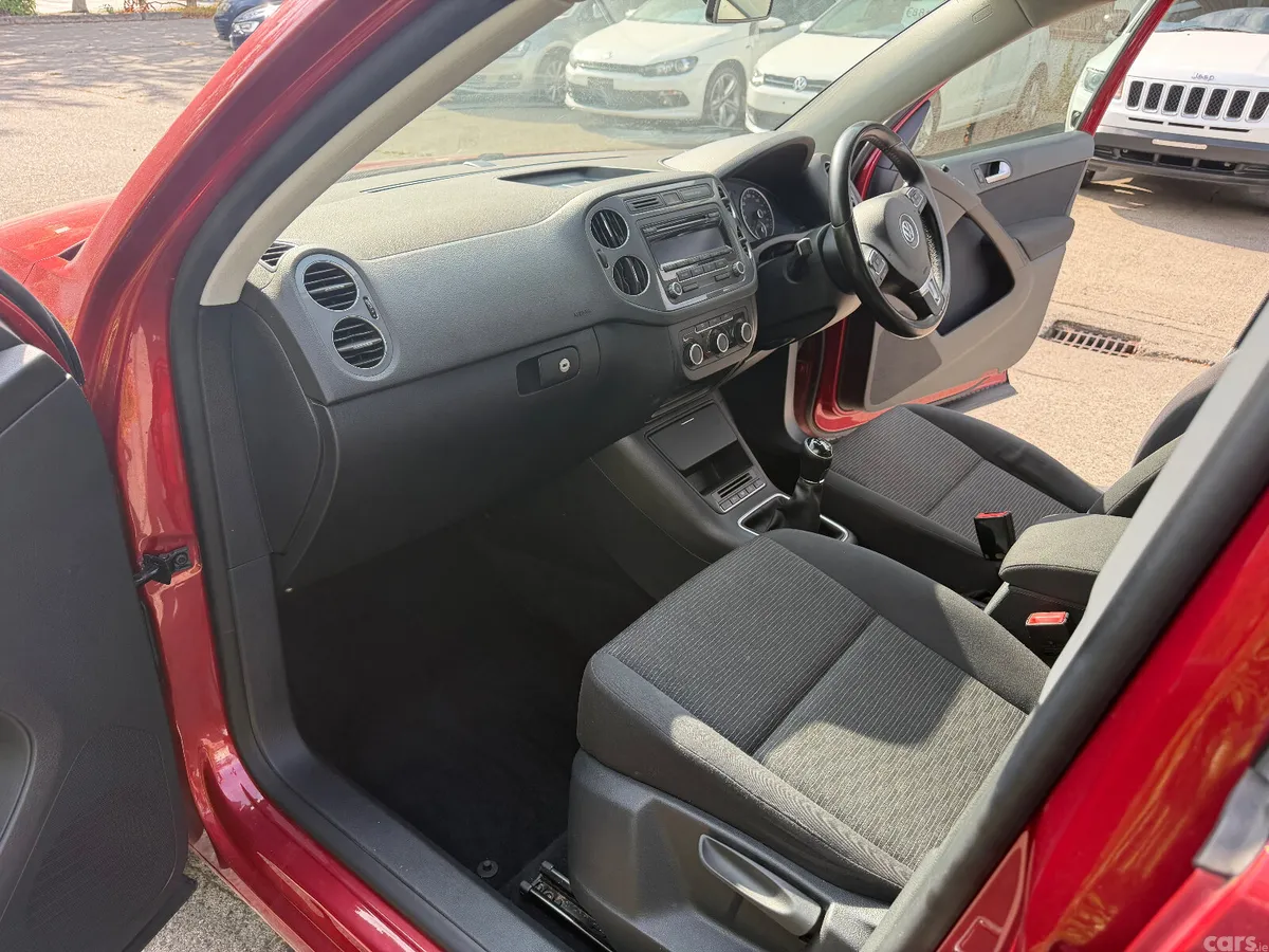 Volkswagen Tiguan SUV, Diesel, 2014, Red