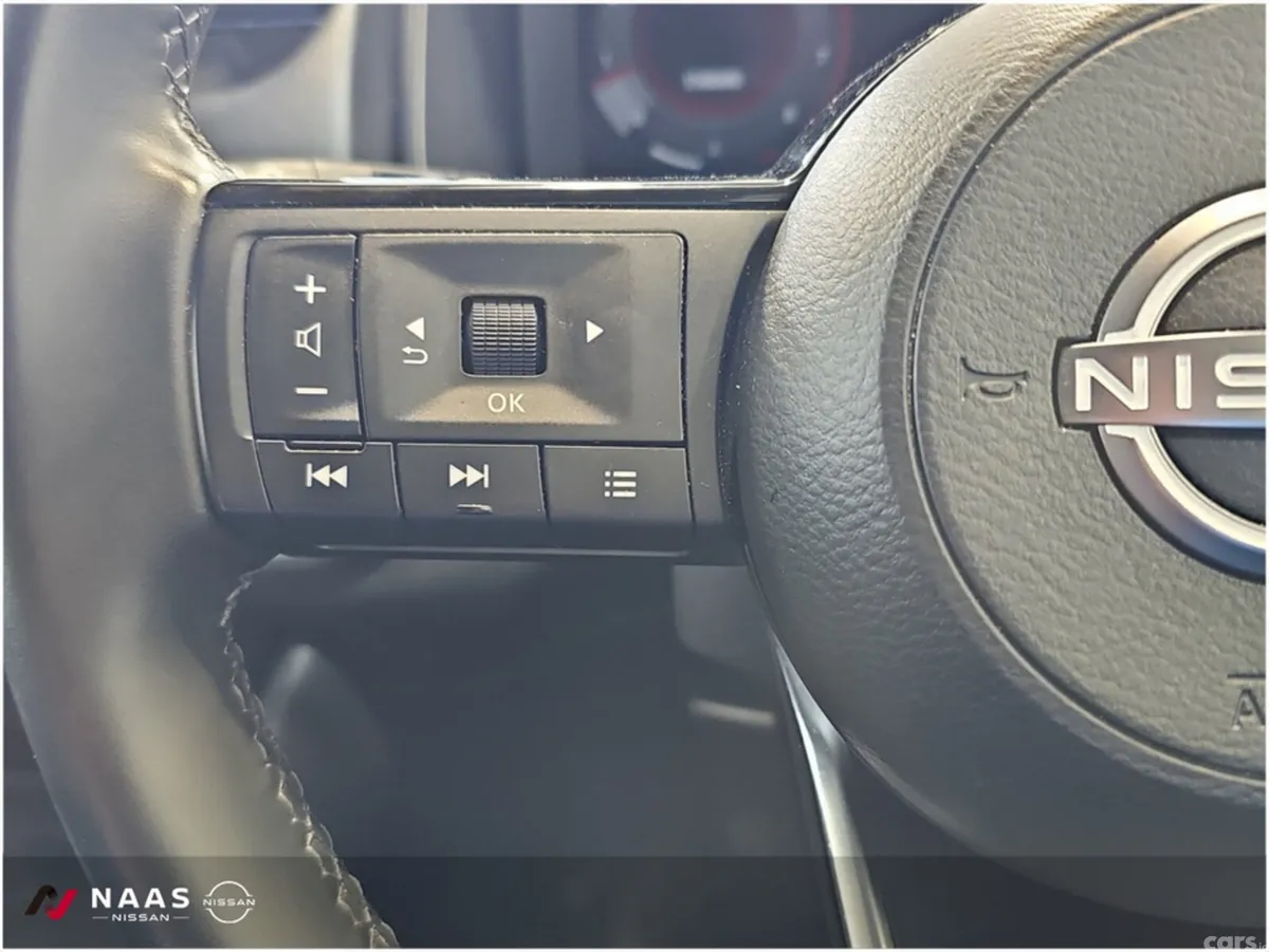 Nissan Qashqai MPV, Petrol, 2024, Red