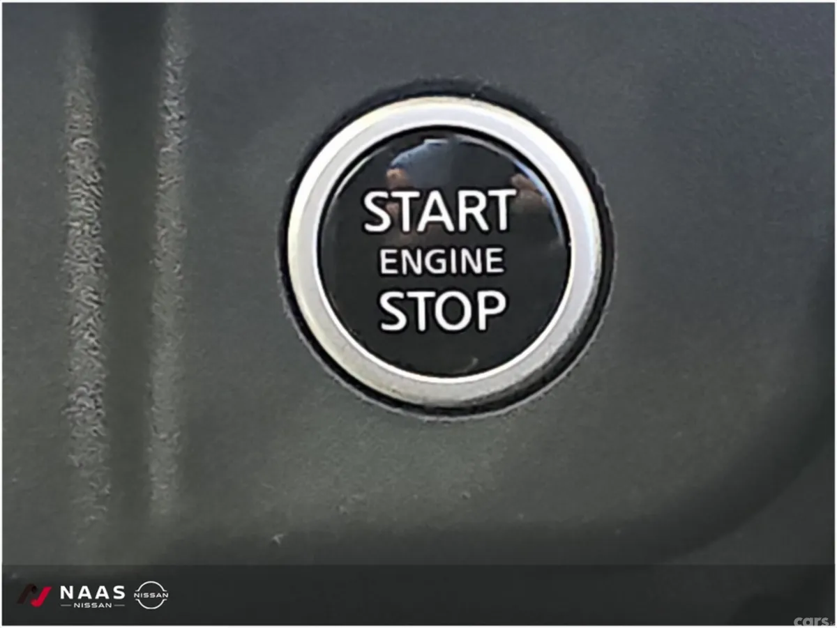 Nissan Qashqai MPV, Petrol, 2024, Red