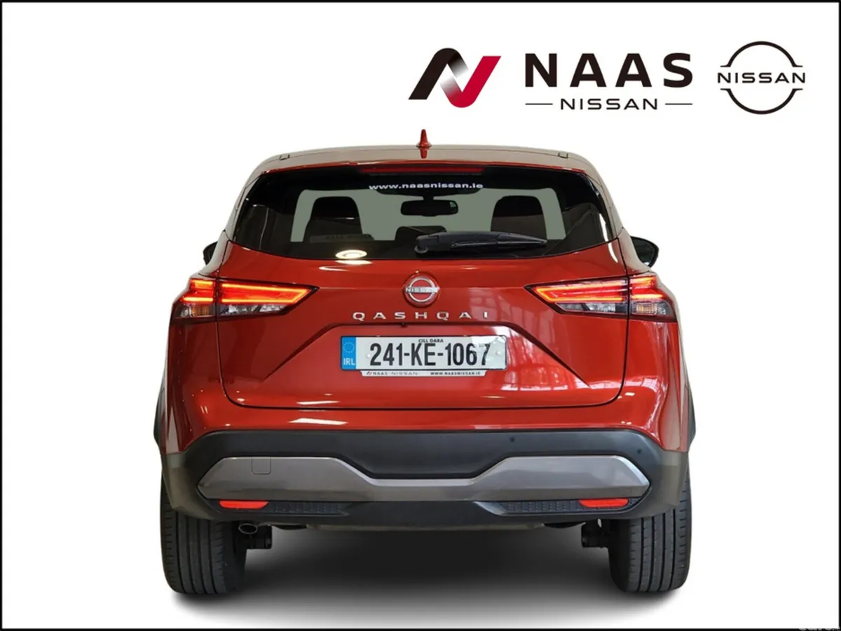 Nissan Qashqai MPV, Petrol, 2024, Red