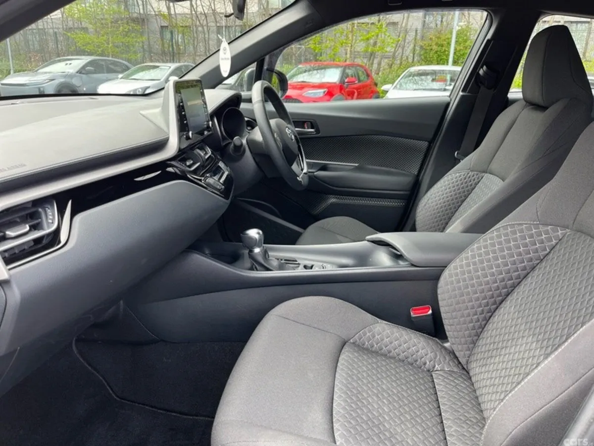Toyota C-HR SUV, Petrol Hybrid, 2023, Grey