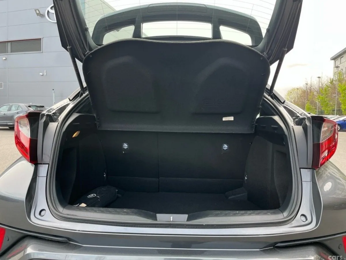 Toyota C-HR SUV, Petrol Hybrid, 2023, Grey