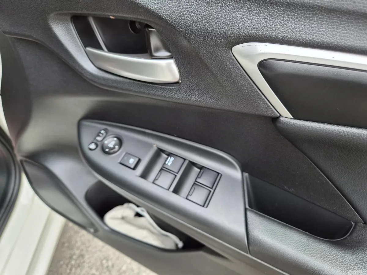 Honda Fit Hatchback, Petrol, 2017, White